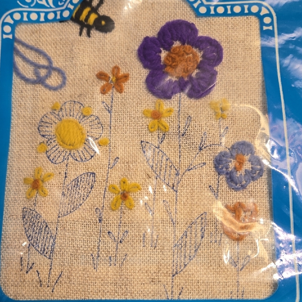 Vintage Vogart Creative Stitchery Kit with Floral Design - Picture 3 of 6
